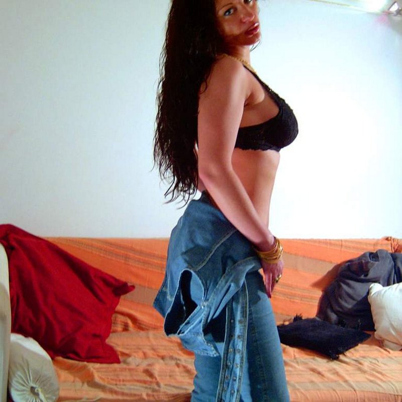 Shari 26 Escorts Oare