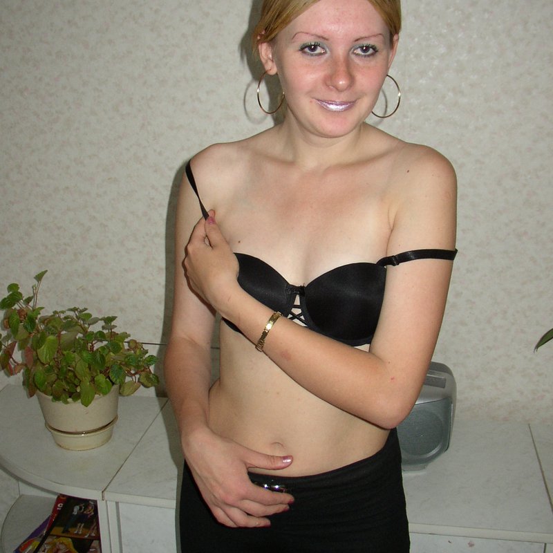 Adamina 32 Escorts Halewood